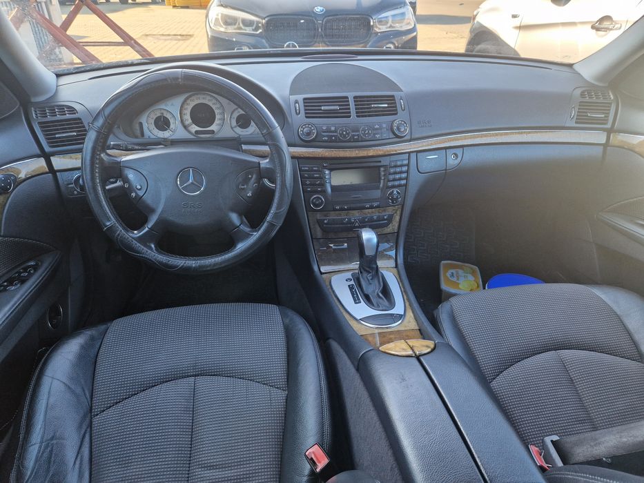 Vând Mercedes Benz E class 220e