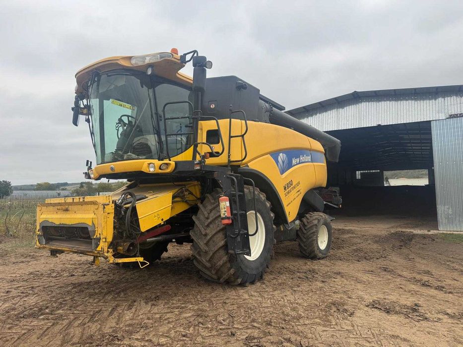 Combina NEW HOLLAND CX 8070