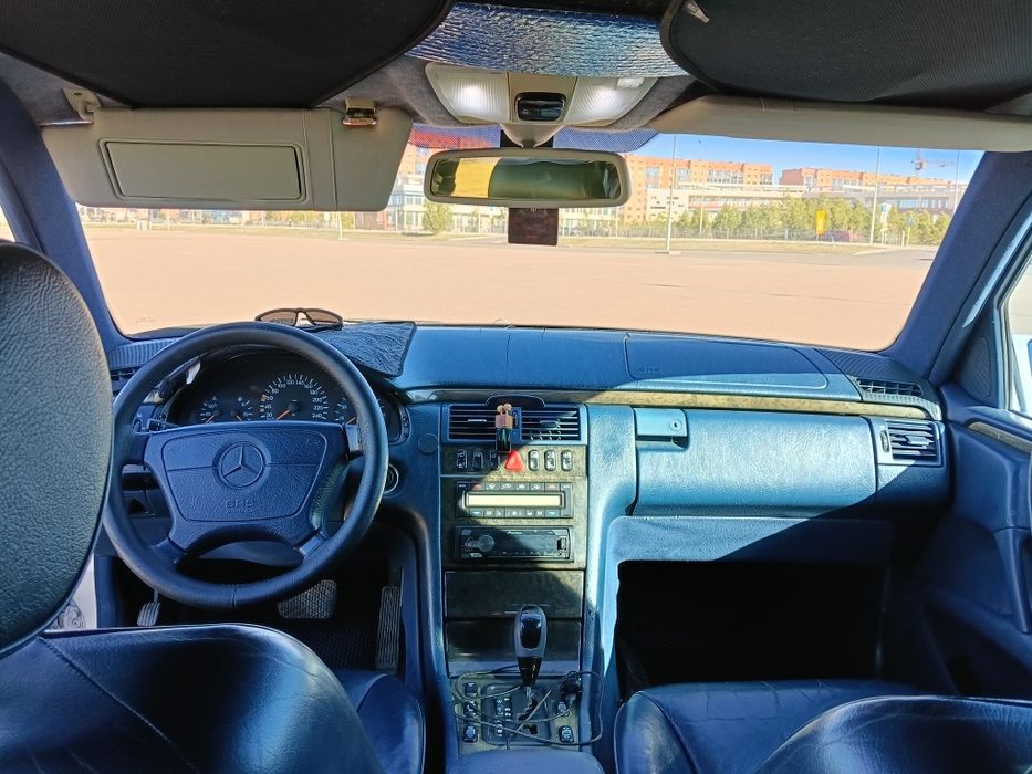 Продам Mercedes-Benz E320 4Matic, 1997 г.