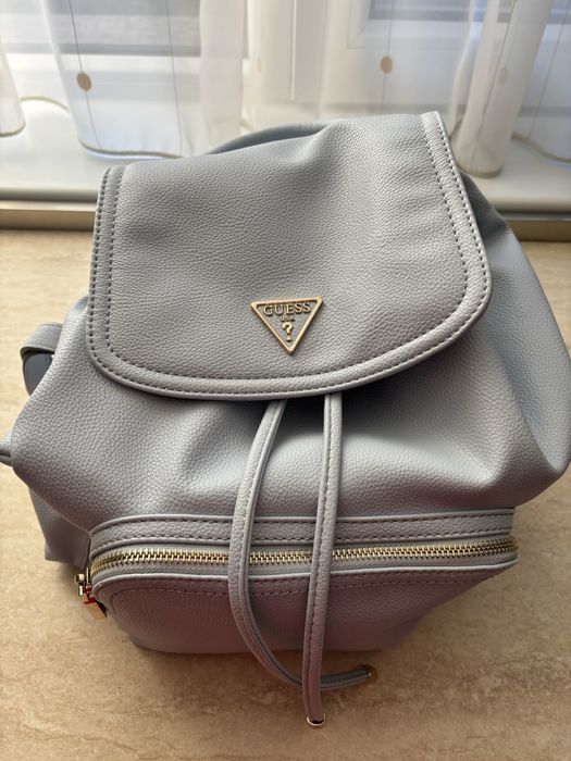 Дамска раница Guess