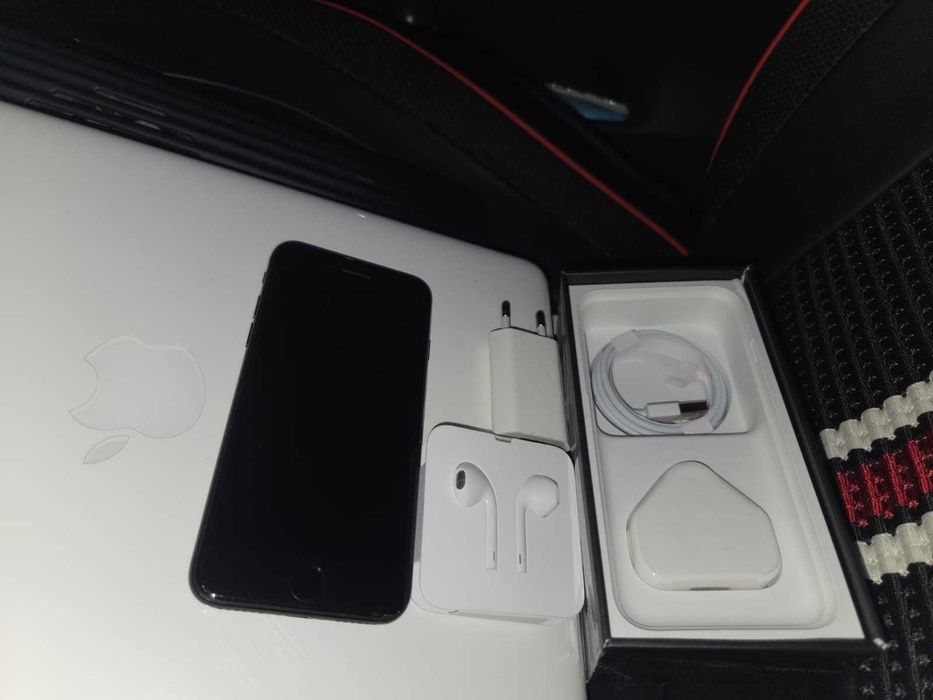 iPhone 7 128 GB + accesorii noi, la cutie