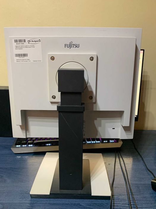 Монитор Fujitsu  комплект с кабел