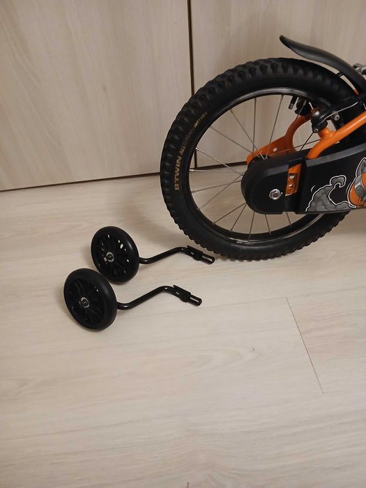 Bicicleta Btwin 16" cu roti ajutatoare