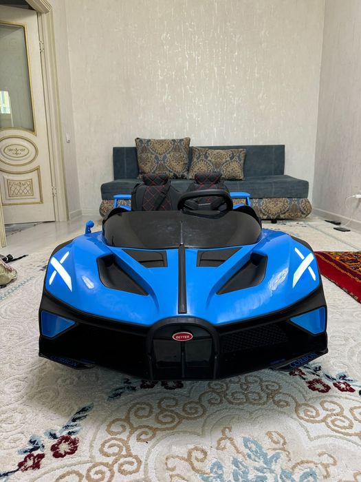 Детская машина Bugatti Bolide Срочно!