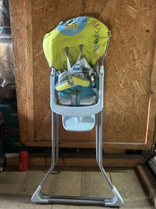 Pachet :Carucior /2 triciclete/scoica /scaun masa/2 balansoare/ cadita