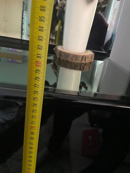 Vand comoda oglinda finuta.