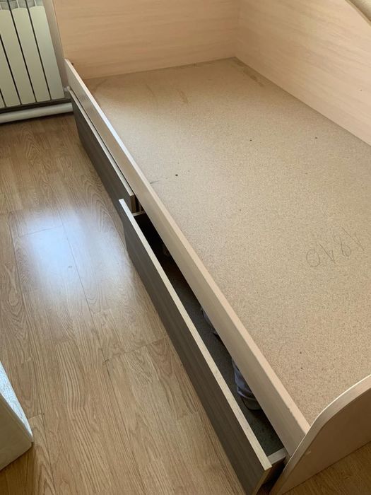 Кровать с матрасом