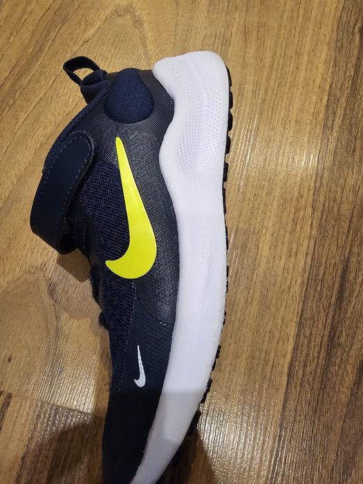 Детски маратонки Nike Revolution 7