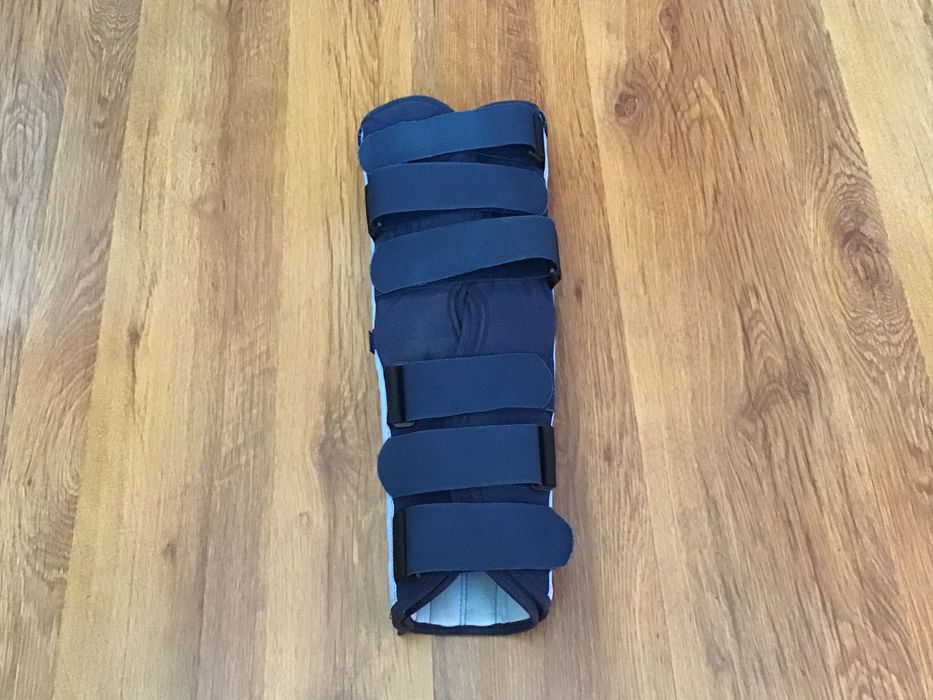 Vând orteză de genunchi fixă THUASNE