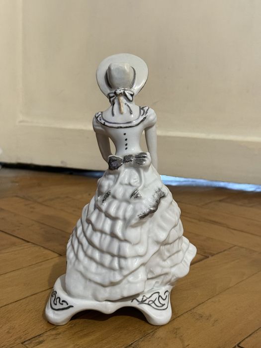 Figurina din portelan , bibelou