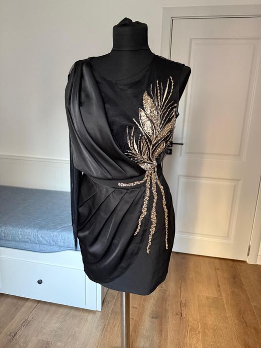 Richir neagra cu detaliu auriu