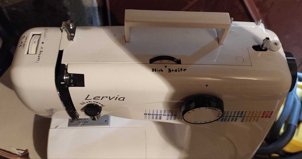 Електрическа професионална шевна машина Levria KH4000