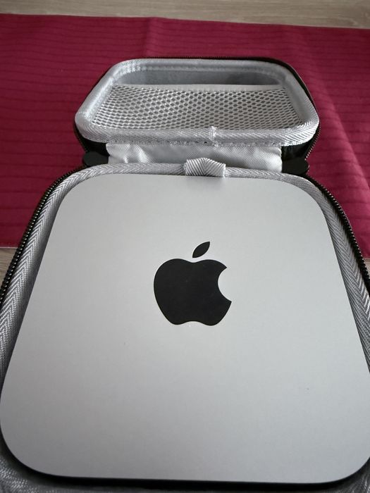 Vând Mac Mini M4 în stare impecabilă + Accesorii