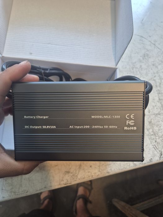Incarcatoare biciclete electrice/ scootere pentru baterii de  48v. 52v 72v
