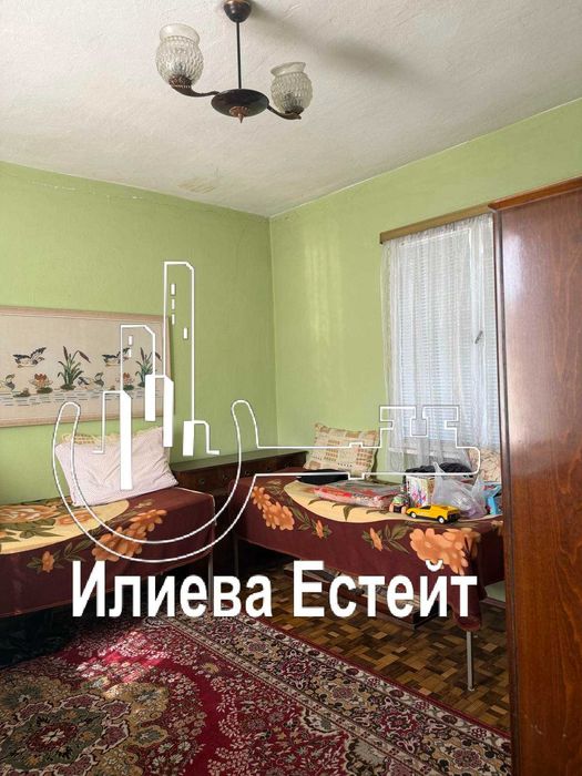 Продава къща с двор в с.Ябълково до Димитровград