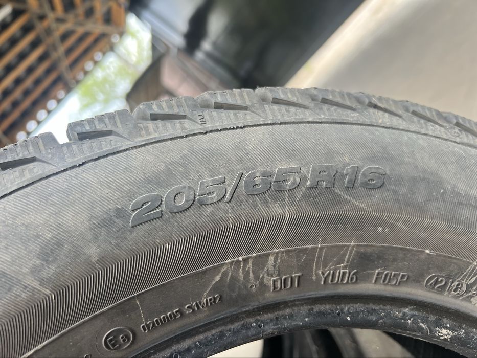 2 штуки шипованных шин Viatti