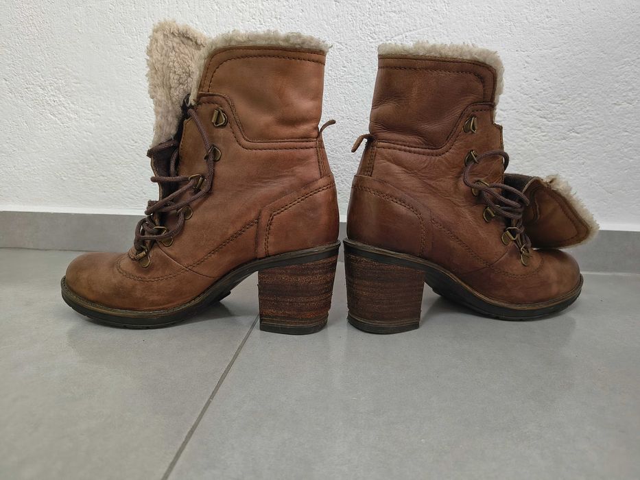 Три чифта боти и един- бели маратонки