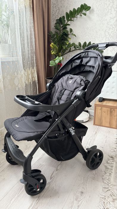 Продам коляску Joie