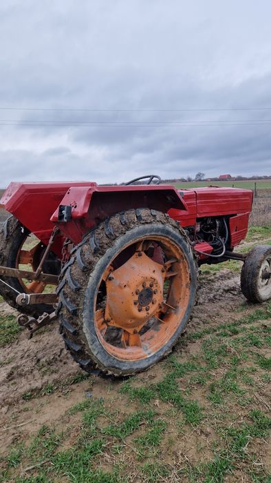 Vând tractor 445