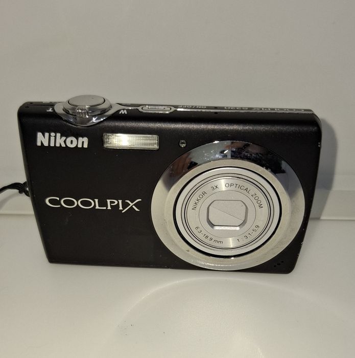 Nikon Coolpix S220 компактен дигитален фотоапарат