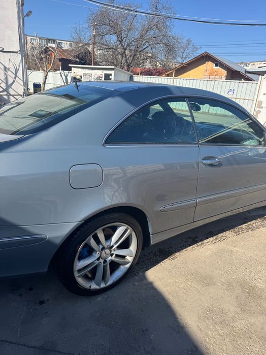 Vând Mercedes -Benz Clk 200-