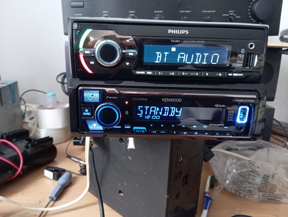 Radio auto Philips cu BT