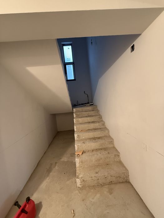 CASA (P+1) 153mp(270 utili) plus TEREN 670mp  Bucov (Mica Roma)