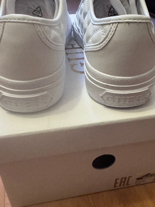 Кецове/сникърси Guess 36 номер