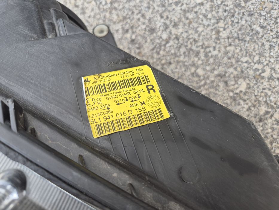 Десен фар Skoda Yeti фарове Шкода Йети