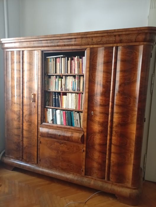 Dulap din lemn masiv