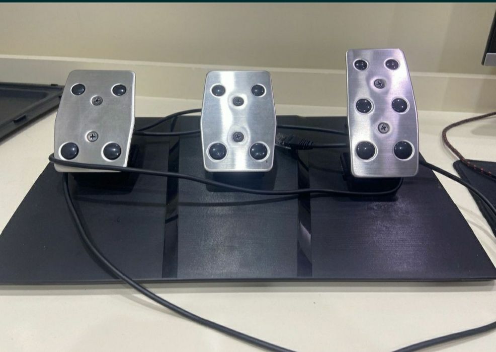 Продаю игровой руль