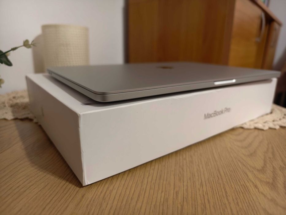 MacBook Pro 16 inch i7