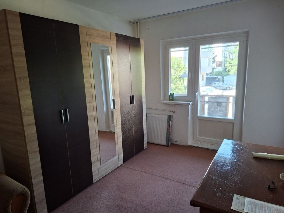 Închiriez apartament cu doua camere