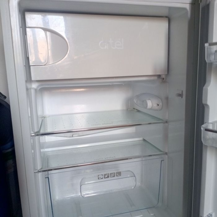 Холодильник сотилади