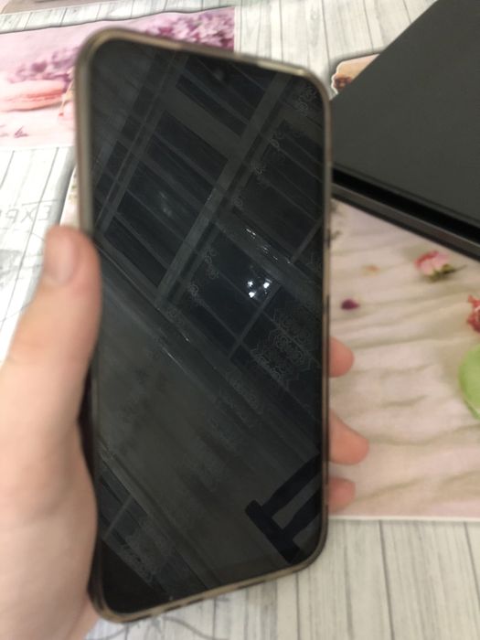 Telefon sotiladi a15