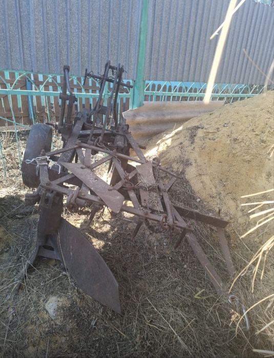 Продам плуг для трактора