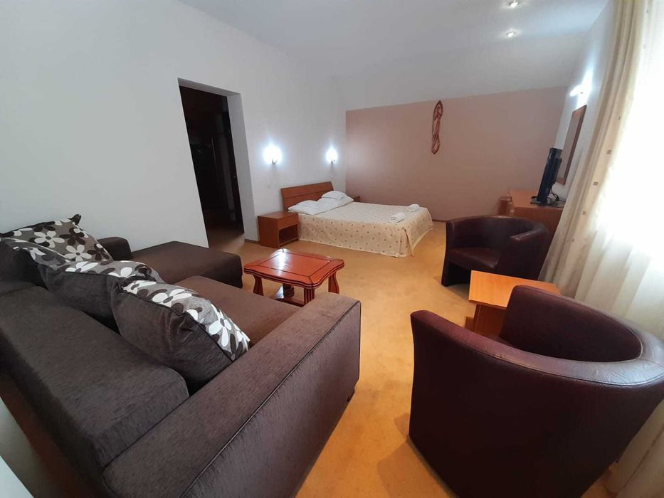 Predeal camere cu baie, living, bucatarie si spalatorie rufe la comun