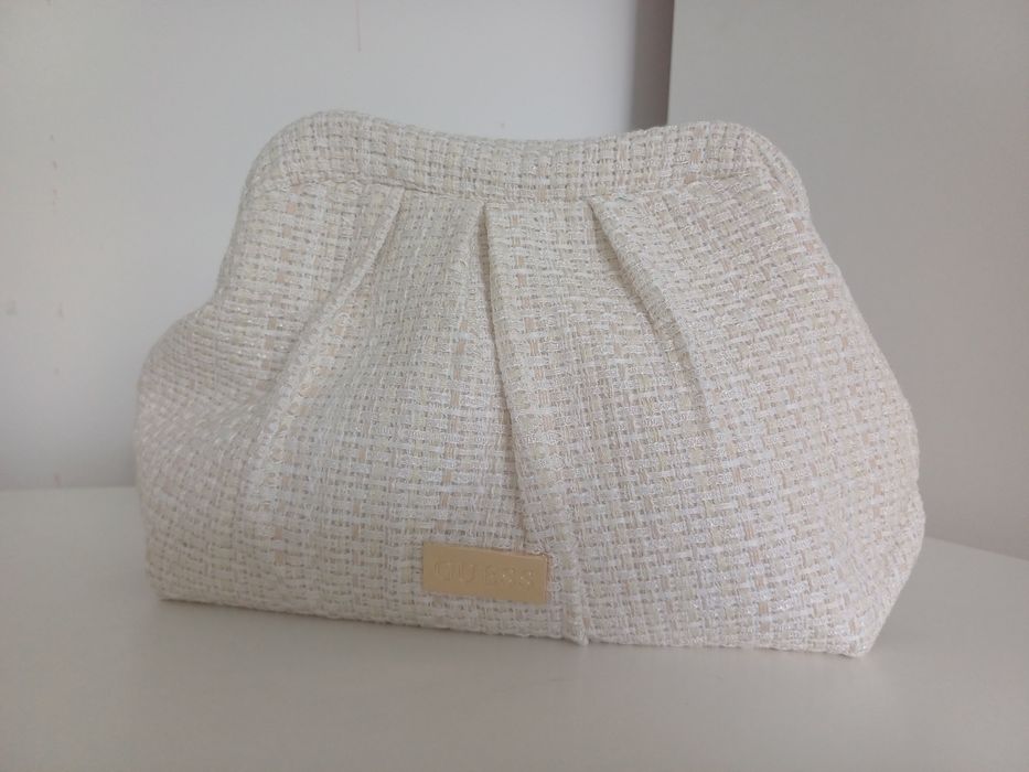 Клатч Guess, молочного цвета