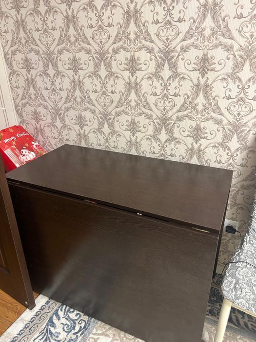 Срочно продаю стол книжка !