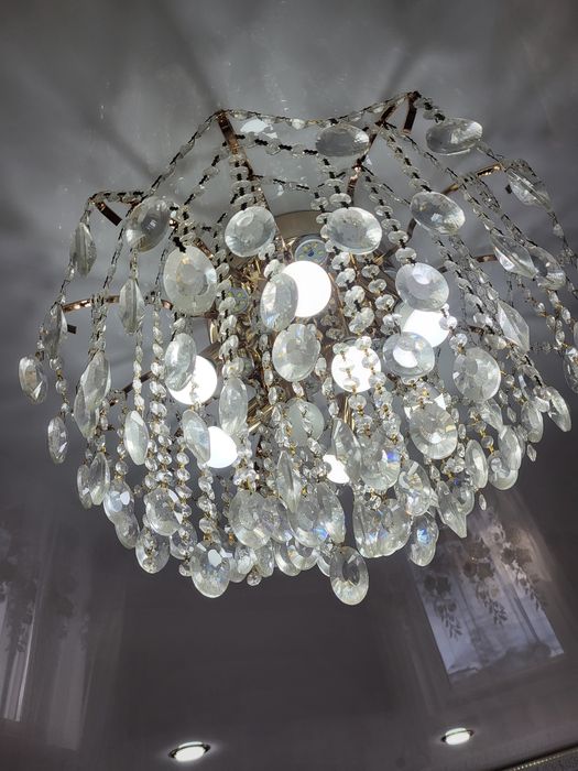 Люстра с белыми хрусталиками