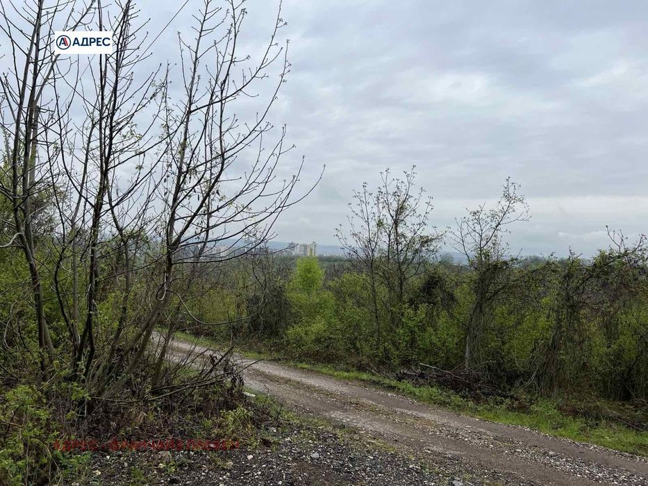 Парцел в Плевен-9-ти квартал площ 2051 цена 150000