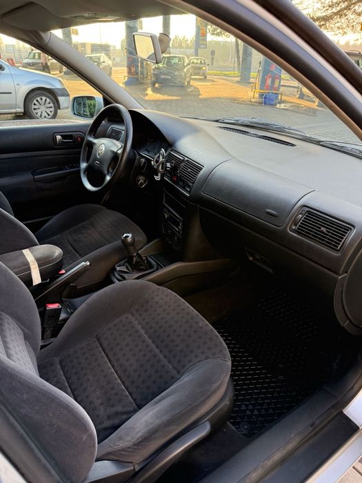 Vând Golf 4 Break 1.6