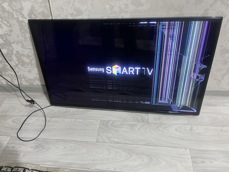 Телевизор экран сломаный