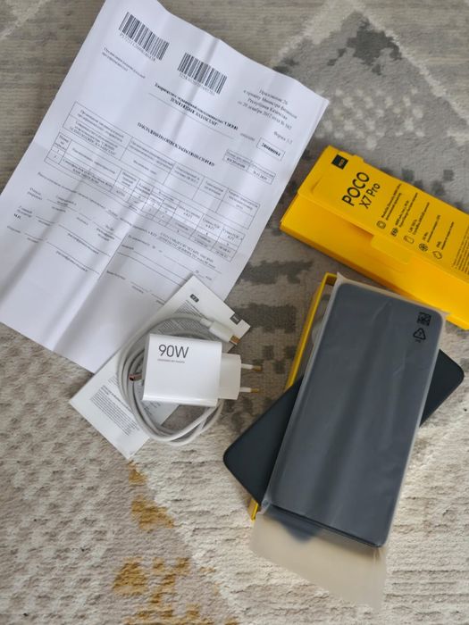 Отличный телефон . Летает не зависает . Выглядет как новый