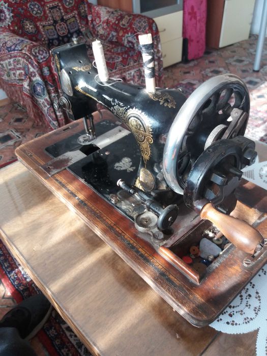 Старинна шевна машина