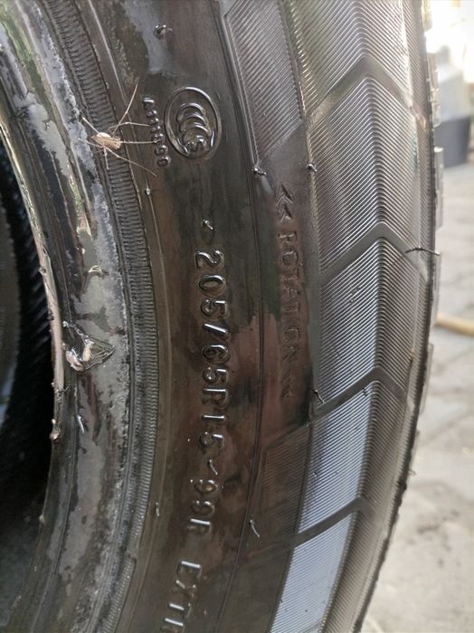 Продам 2 покрышки пара.