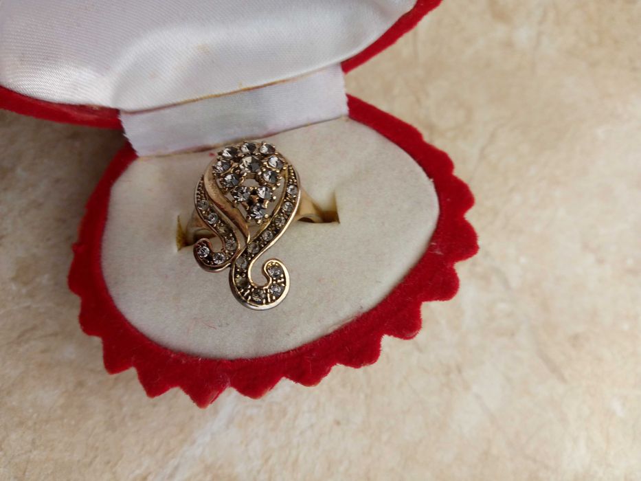 Шикарное кольцо размер 18-19 и кулон подвеска. Цена за все 30тыс