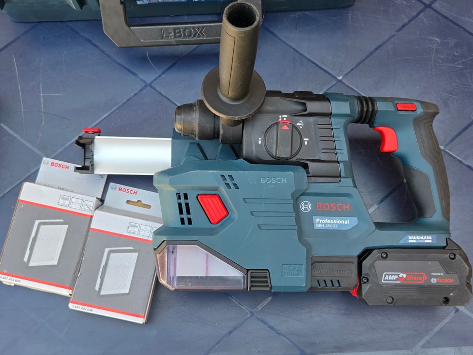 Комплект BOSCH Professional – детектор, винтоверт и перфоратор