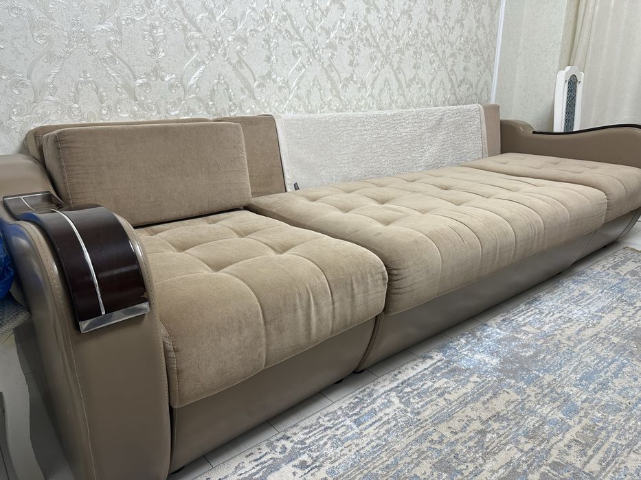 Продам Диван большой комфортный недорого! Район Мухамедханова /Айтмато