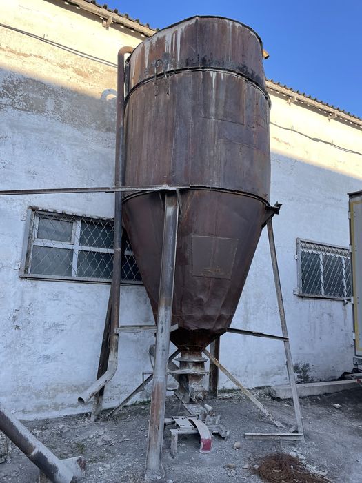 Силос, бункер для цемента